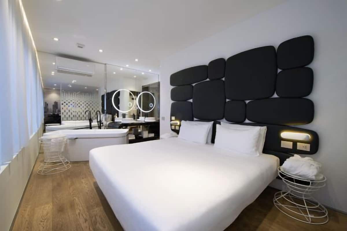 2 slaapkamers, luxe beddengoed, donzen dekbedden, een minibar