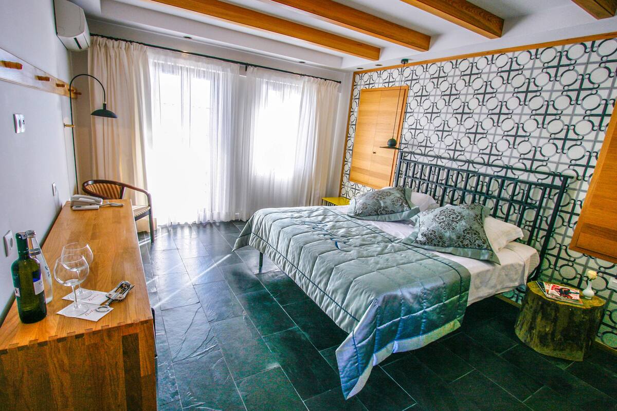 Premium bedding, pillow-top beds, minibar, in-room safe