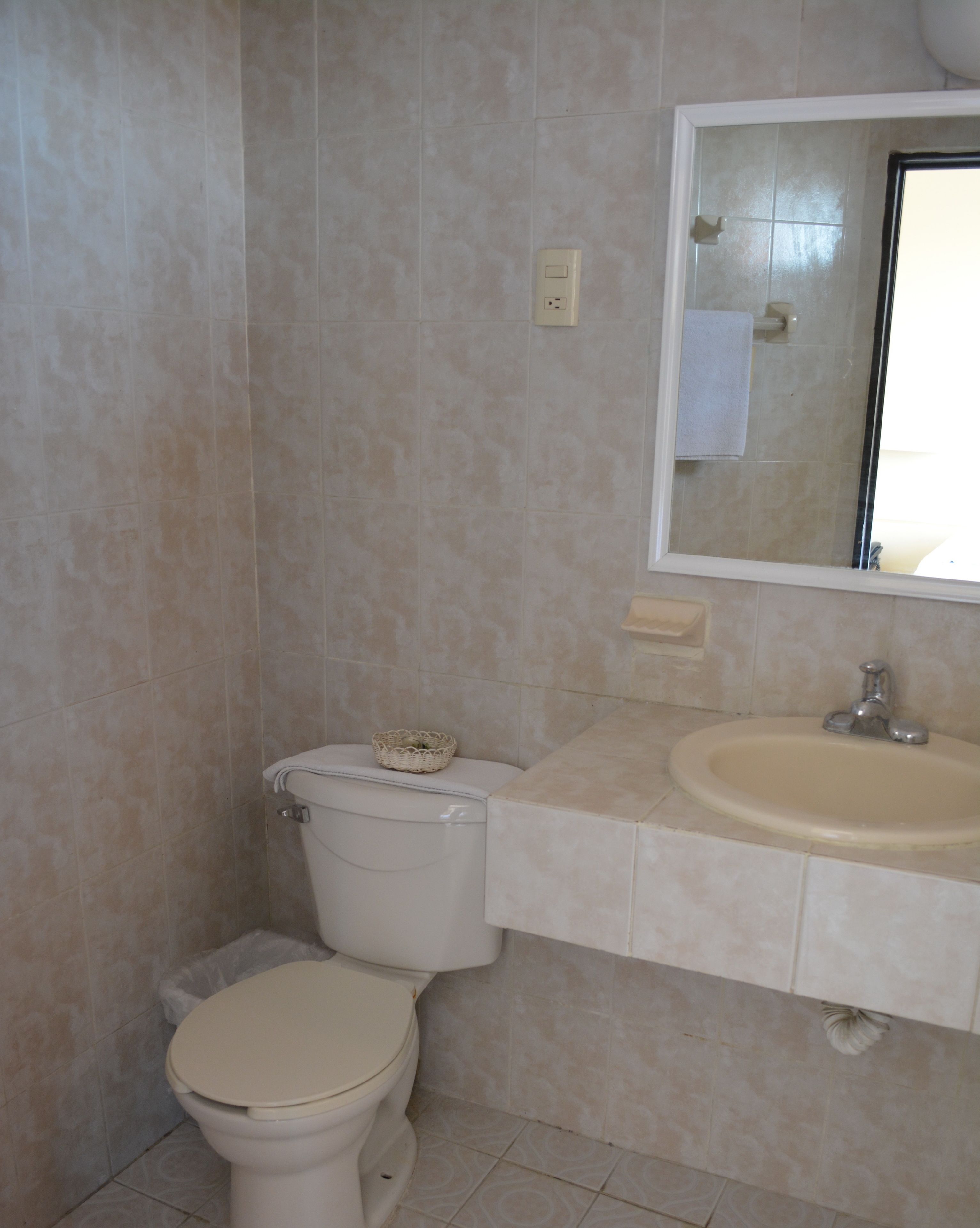 shower, free toiletries, towels