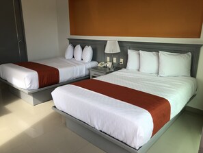 Habitación doble, balcón | Escritorio y wifi gratis