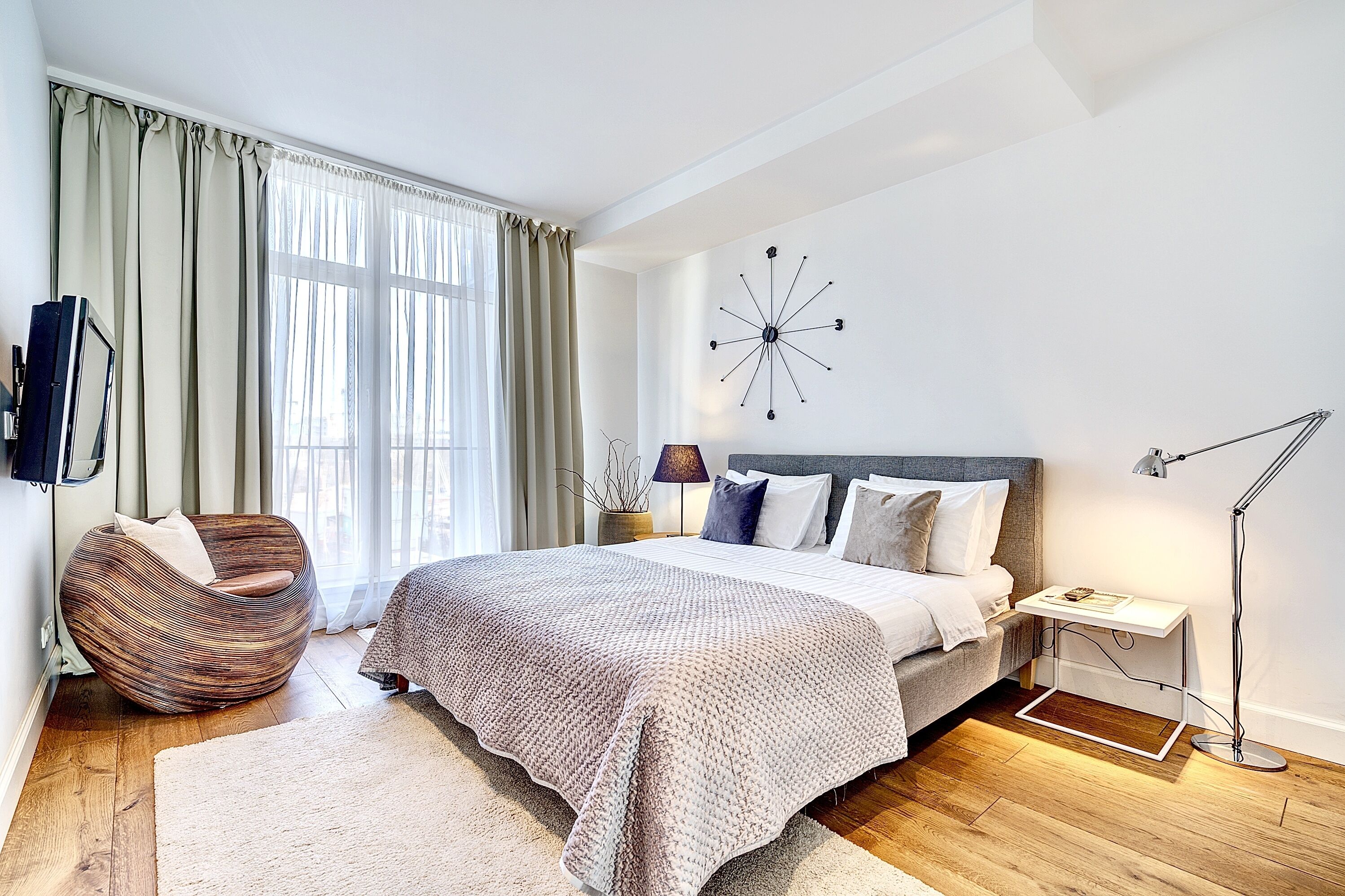 Deluxe Apartment, 1 Bedroom, Accessible, Balcony | 1 bilik tidur, peralatan tempat tidur premium, peti besi dalam bilik 