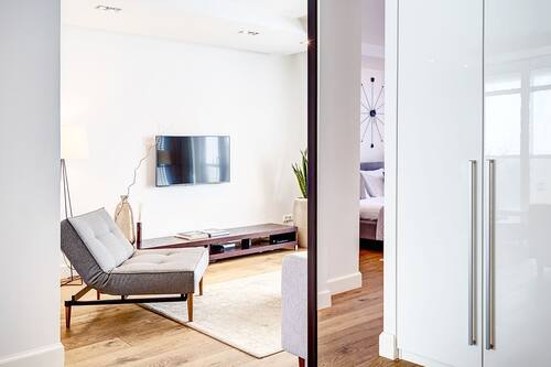 Deluxe-huoneisto, 1 makuuhuone, esteetön, parveke | 1 makuuhuone, ylelliset vuodevaatteet, tallelokero huoneessa
