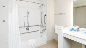 Artículos de tocador gratuitos, secador de pelo, toallas