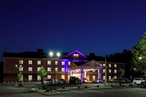 A multi-story hotel with a prominent entrance and a parking lot. - Holiday Inn Express & Suites Sturbridge by IHG (Sturbridge)