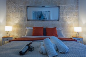 Comfort Apartment, 1 Bedroom, Partial Sea View | 1 bedroom, desk, iron/ironing board, free cribs/infant beds - Kursara (Valletta)