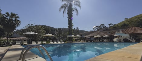 Indoor pool, 2 outdoor pools