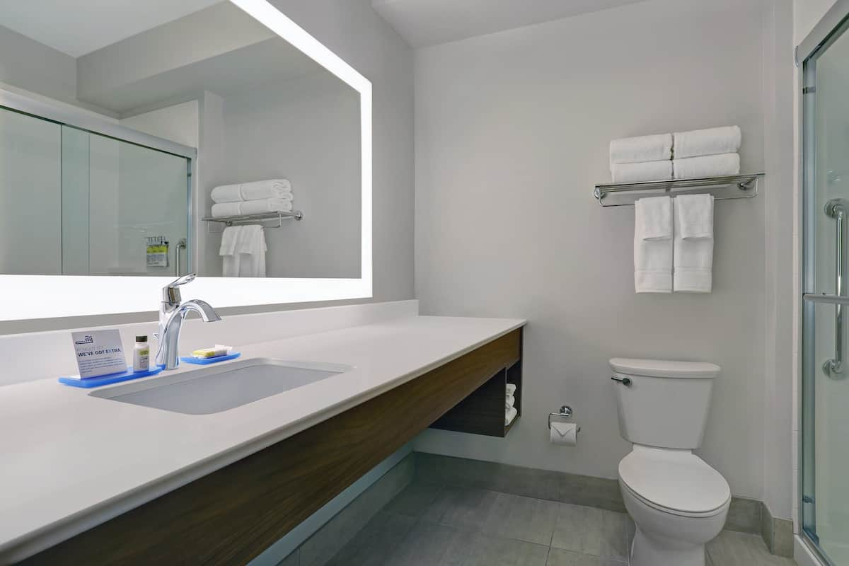 Tina profunda, amenidades de baño gratuitas, secadora de cabello