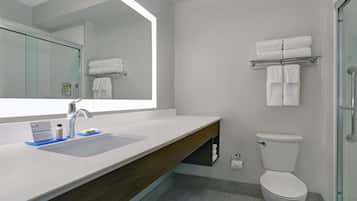 Deep-soaking bathtub, free toiletries, hair dryer, towels