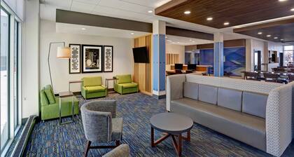 Holiday Inn Express & Suites Lenexa - Overland Park Area by IHG