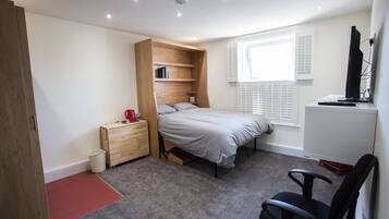Premium bedding, in-room safe, desk, iron/ironing board