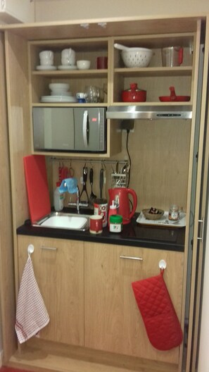 Studio, Ensuite, Ground Floor (Double - Ark Royal) | Private kitchenette | Fridge, microwave, oven, stovetop