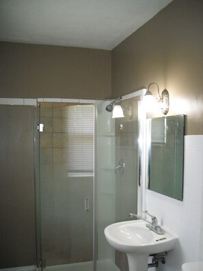 Standard Room | Bathroom