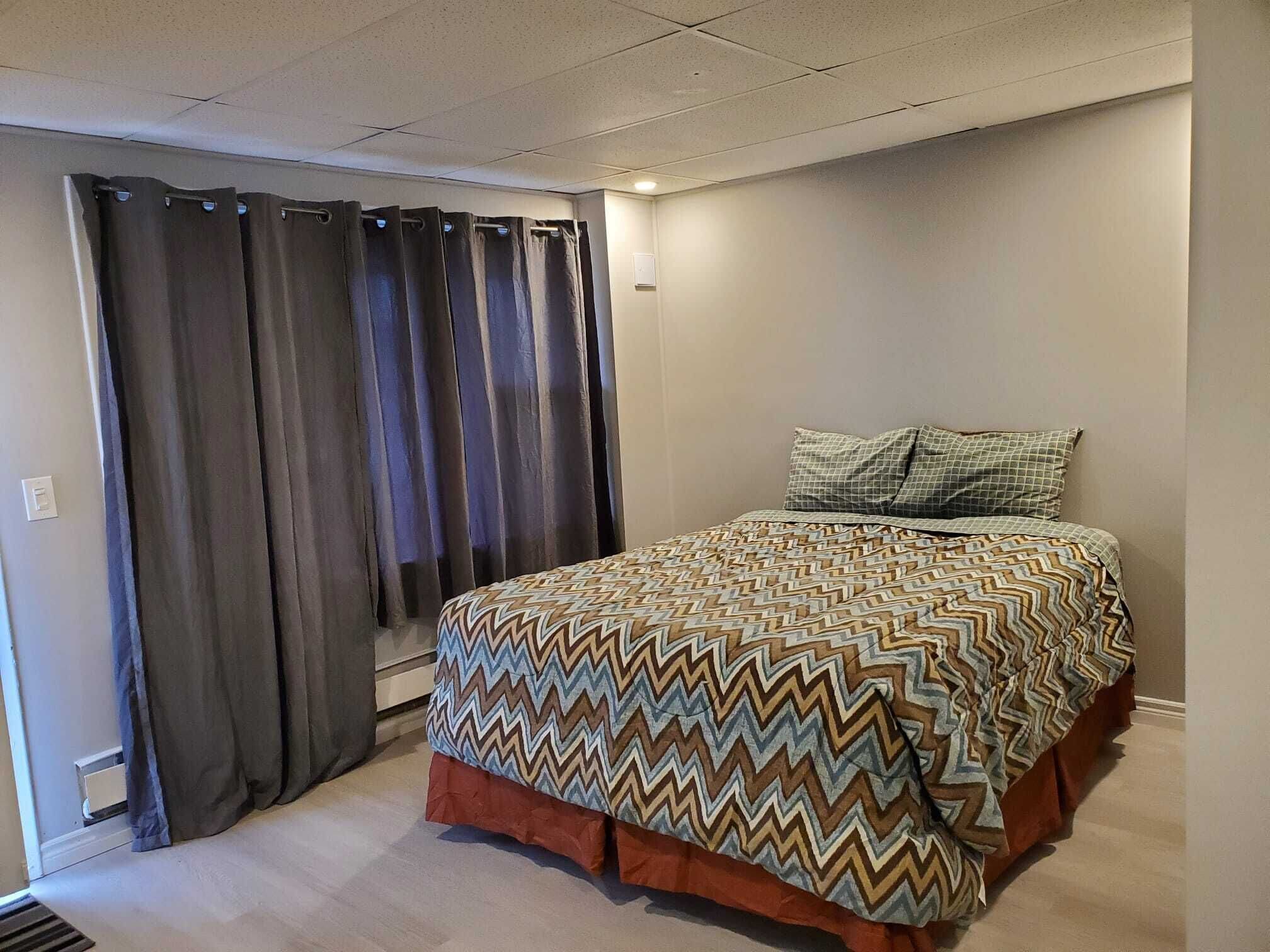 Chambre Standard, 1 grand lit | Accès au Wi-Fi (inclus), literie fournie