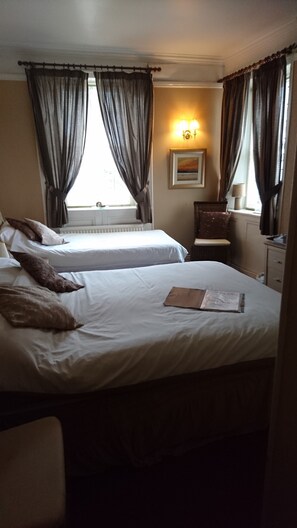 单人房, 独立浴室 | 特色装修、特色家居、办公桌、熨斗/熨衣板