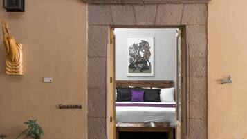Suite junior | Minibar, caja de seguridad en la habitación y cortinas blackout