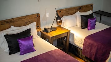 Double Room | Minibar, in-room safe, blackout drapes, free WiFi