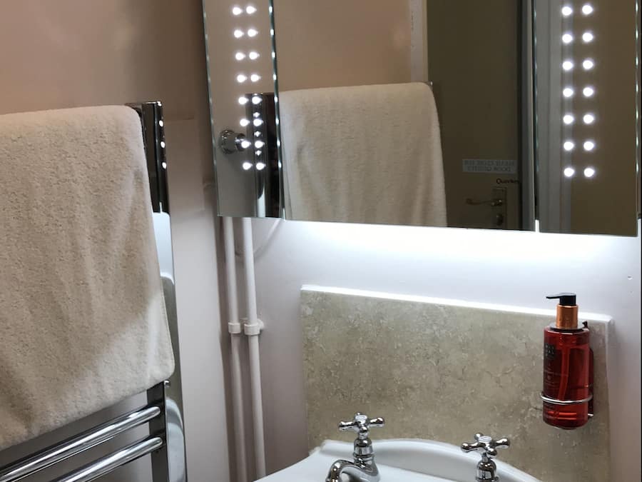 Shower, free toiletries, bathrobes, towels