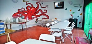 Daily continental breakfast (EUR 5.00 per person)
