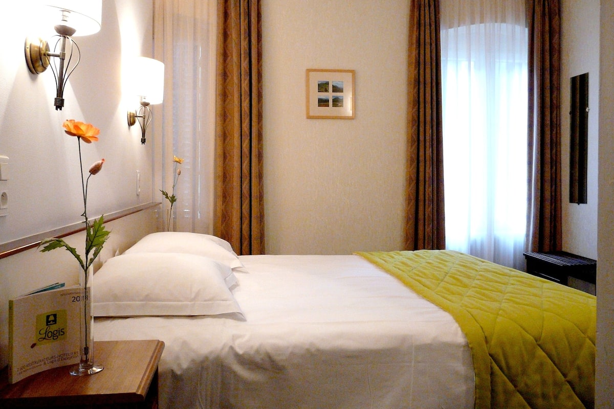 Standard Double Room | Dihias secara berasingan, dilengkapkan perabot secara berasingan
