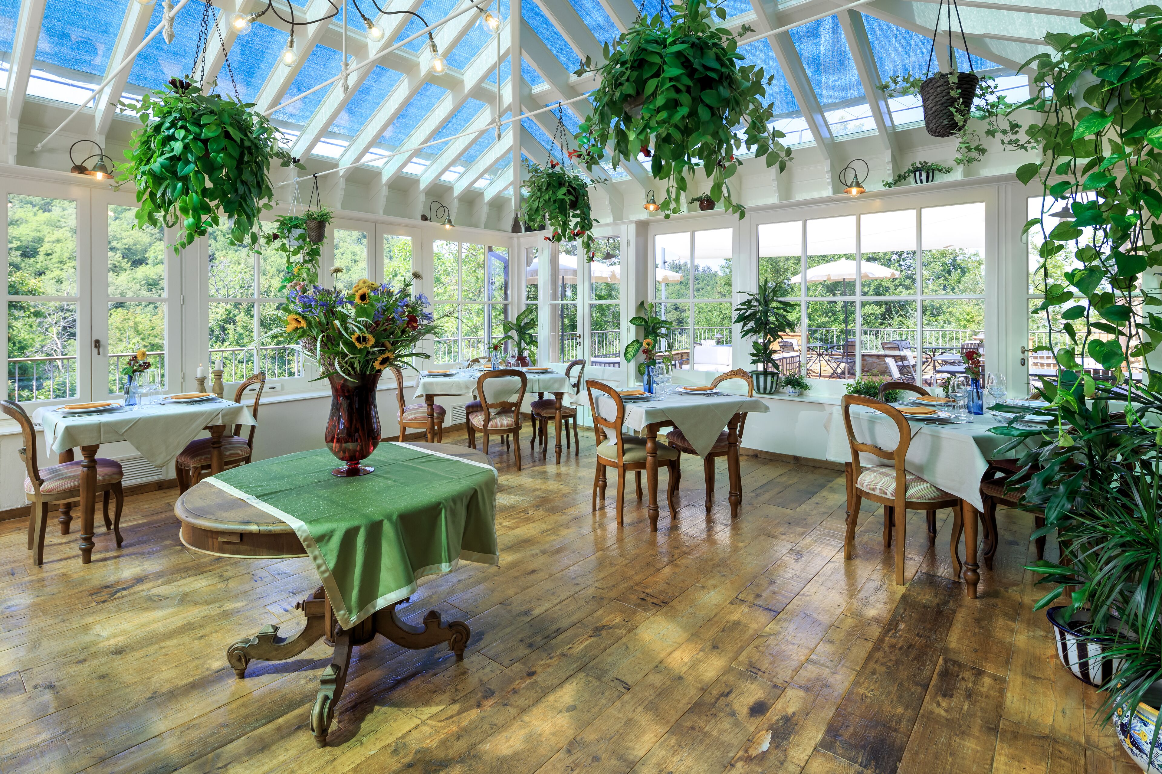 تقديم الإفطار، الأطباق الإيطالية، إطلالات على حمام السباحة