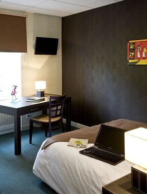 Standard Double Room | Desk, free WiFi - Hôtel le Rivalet (Grandeyrolles)