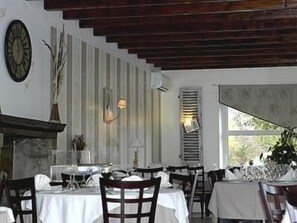 Lunch and dinner served, local cuisine - Hôtel le Rivalet (Grandeyrolles)