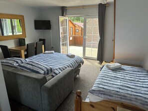 Family Room, 1 Bedroom | Living area | Flat-screen TV - Forest Edge Motel (Wadhurst)