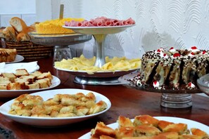 Free daily buffet breakfast - Pousada Coqueiro Do Caita (Cairu)