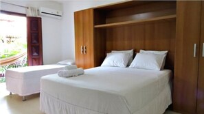 Escritorio, cortinas blackout y ropa de cama