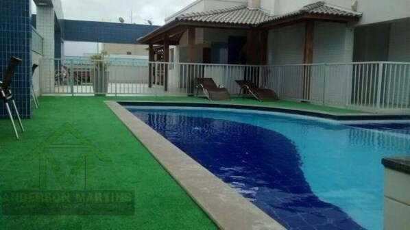 حمّام سباحة خارجي