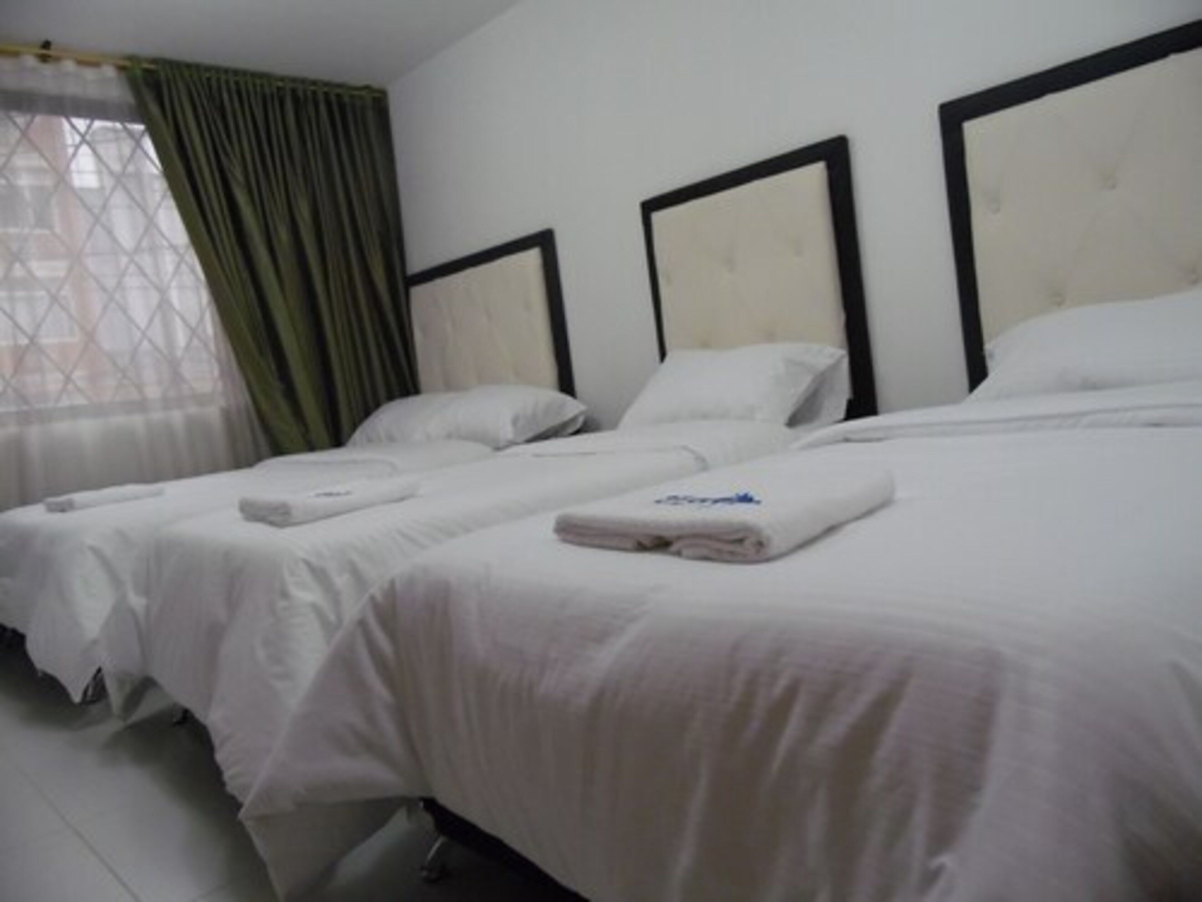 1 bedroom, Egyptian cotton sheets, premium bedding, down duvets