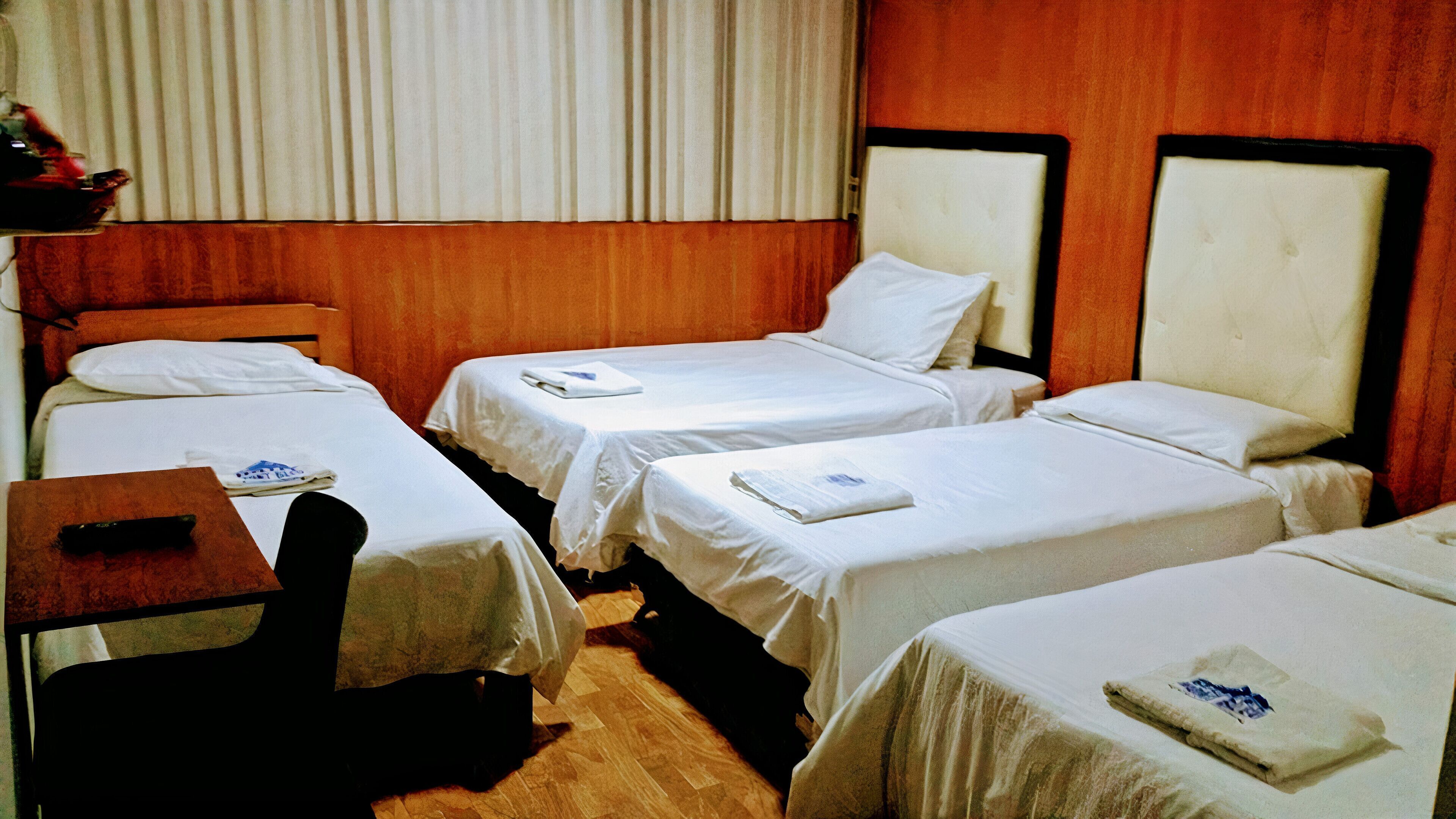 1 bedroom, Egyptian cotton sheets, premium bedding, down duvets