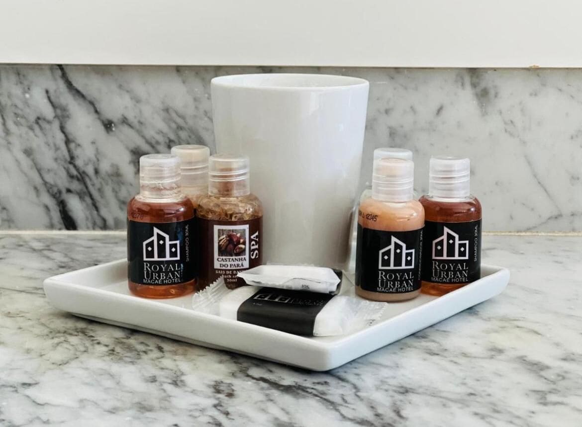 deluxe suite, jetted tub | bathroom | shower, designer toiletries, hair dryer, towels