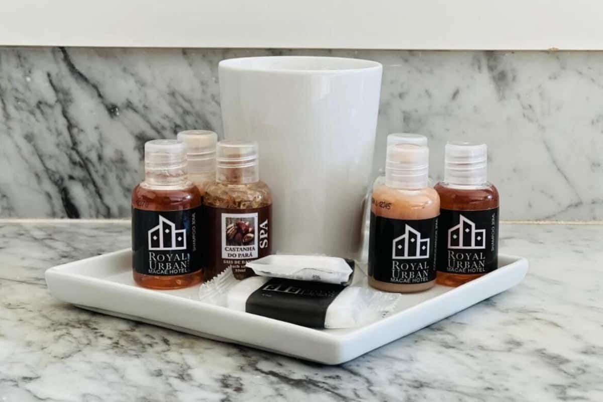 deluxe suite, jetted tub | bathroom | shower, designer toiletries, hair dryer, towels