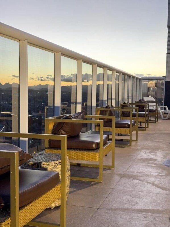 2 outdoor pools, sun loungers - Royal Urban Macaé Hotel (Macaé)