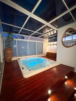 Outdoor spa tub - Royal Urban Macaé Hotel (Macaé)