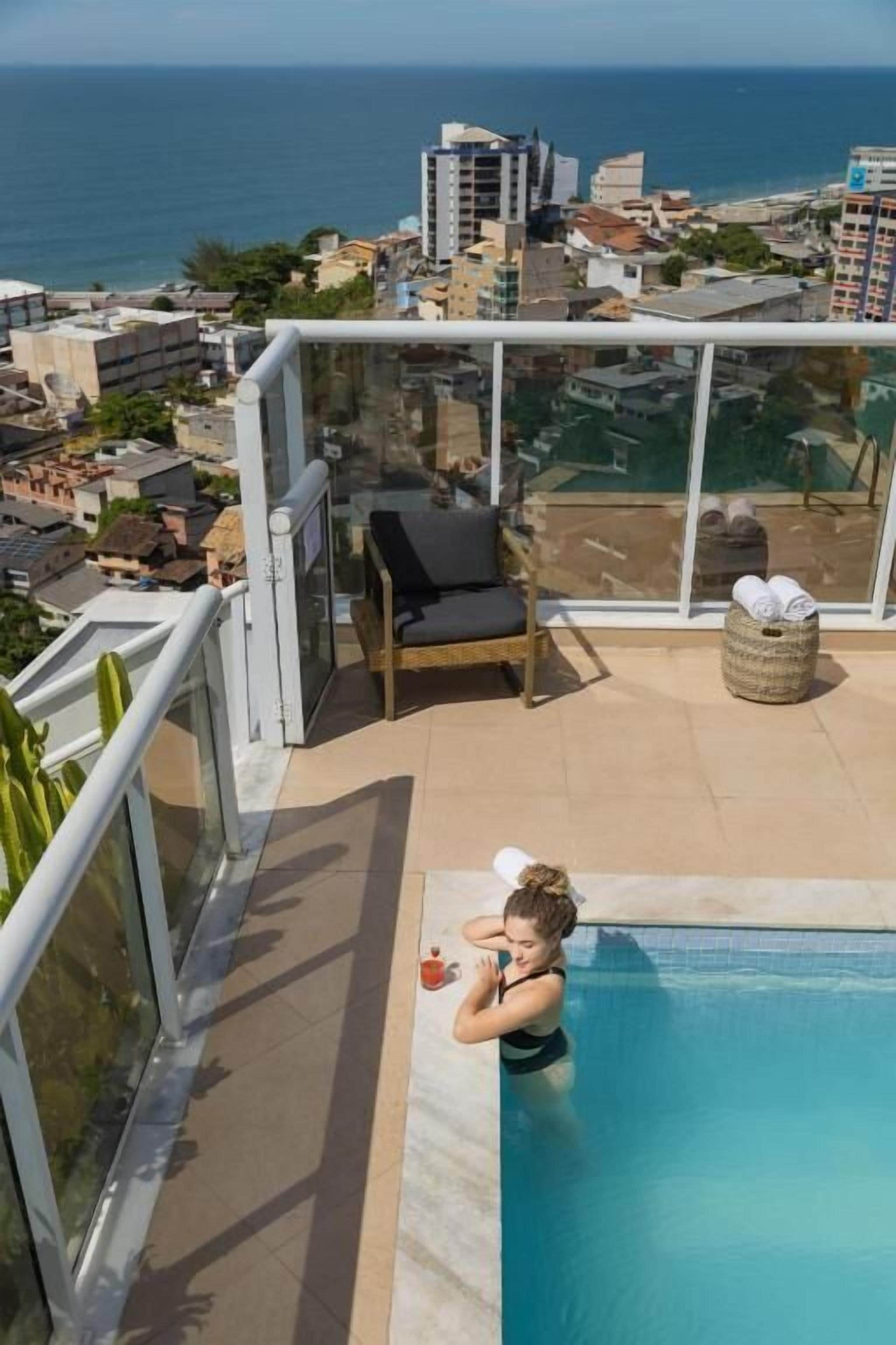 2 piscinas al aire libre, sillones reclinables de piscina