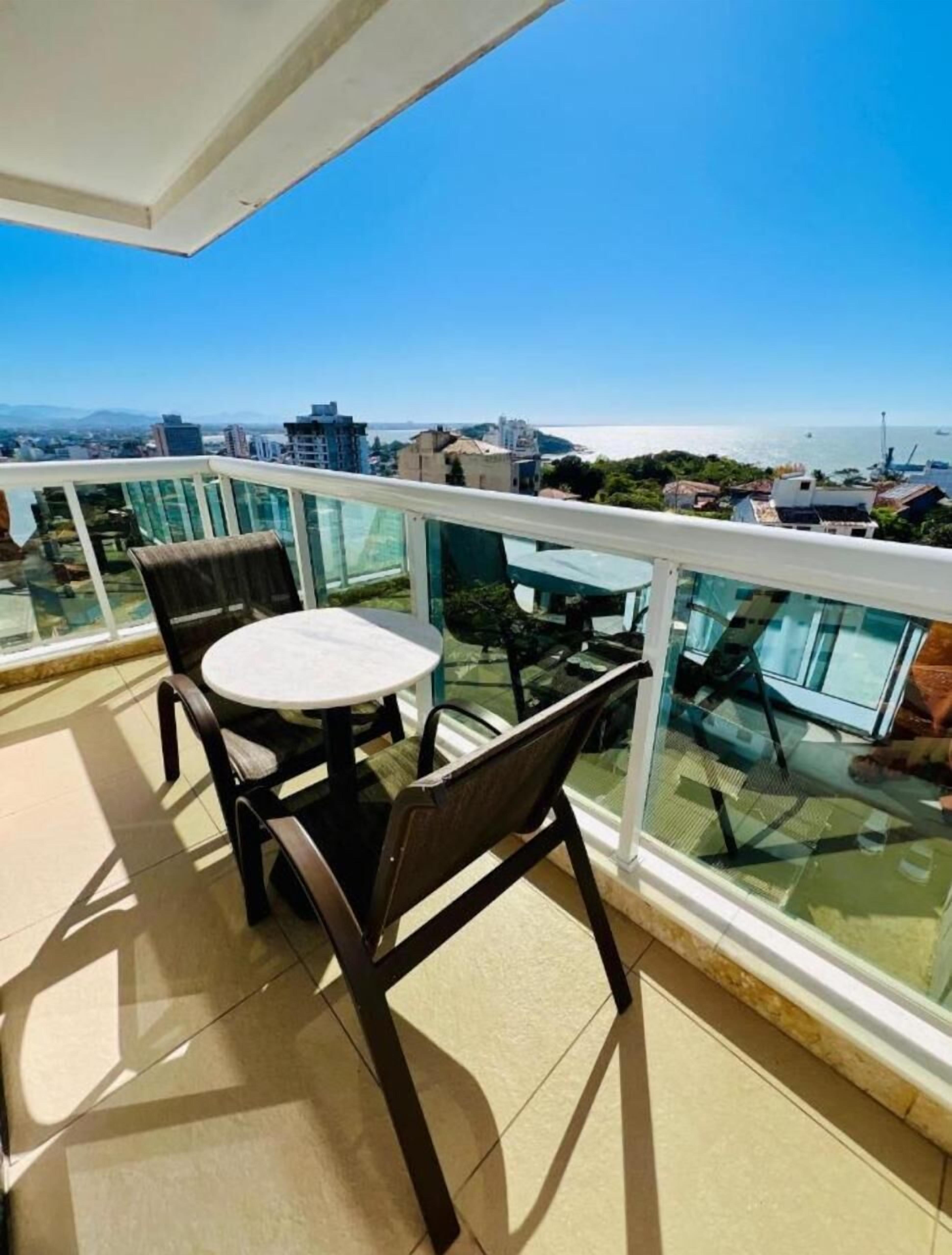 deluxe suite, jetted tub | lanai