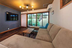 Exclusive Townhome | Garden view