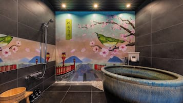 Townhouse Eksklusif | Kamar mandi | Kombinasi shower/bathtub, pengering rambut, dan sandal