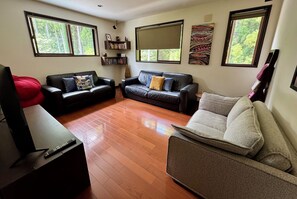 Deluxe Chalet | Living room | 55-inch Smart TV with digital channels, Netflix, streaming services - Bears Den Mountain Lodge (Hakuba)