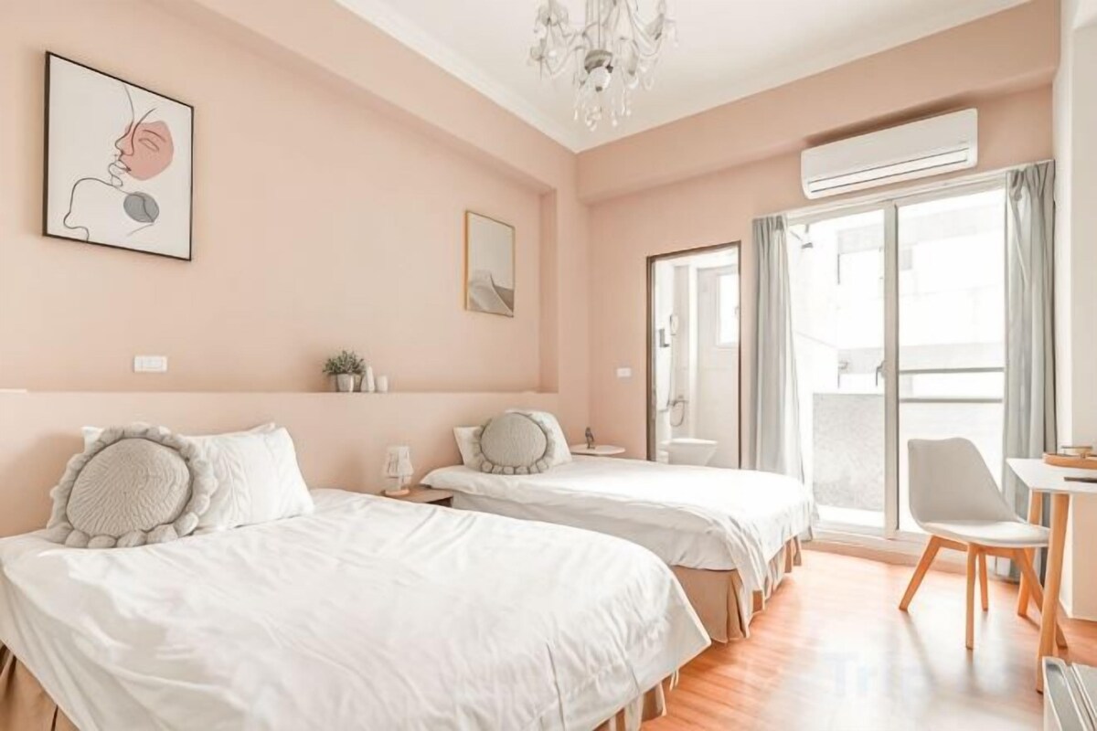 Blackout curtains, soundproofing, free WiFi, bed sheets
