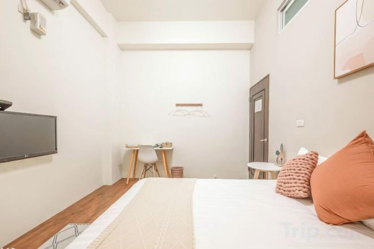 Blackout curtains, soundproofing, free WiFi, bed sheets