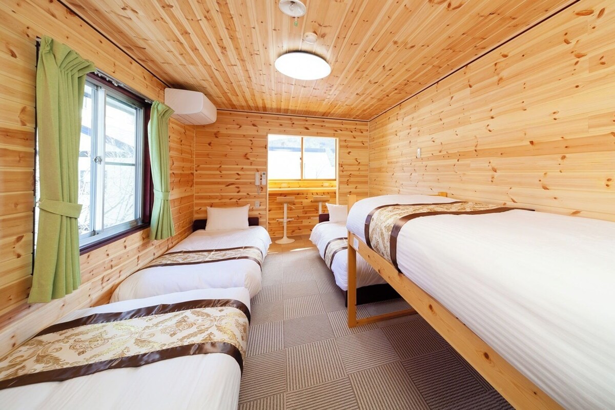 واي فاي مجانًا وملاءات أسرّة