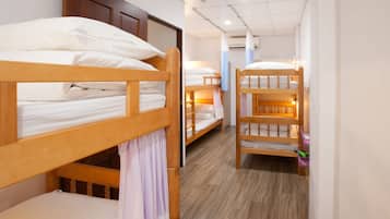 Ortak Ranzalı Oda, Karma Ranzalı Oda (6-Bed in Room) | Kuştüyü yorgan, odada kasa, güneşlik/perde, ücretsiz kablosuz İnternet