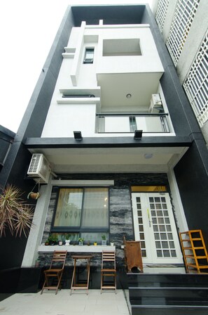 Mặt tiền nơi lưu trú