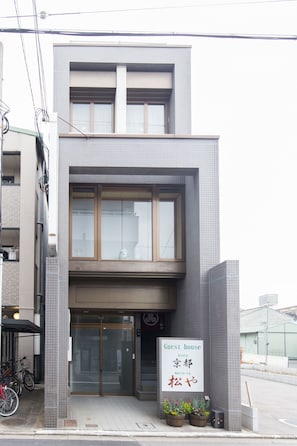 Exterior detail - Kyoto Matsu-ya (Kyoto)