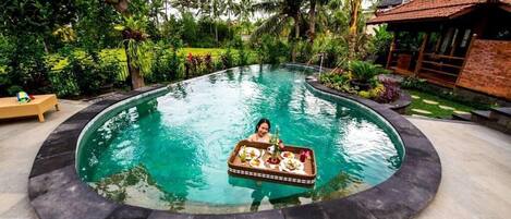 2 outdoor pools, a natural pool, sun loungers