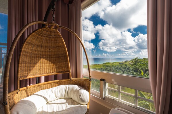 Deluxe Double Room | Premium bedding, desk, blackout drapes, soundproofing - Spray Home B&B (Shoufeng)