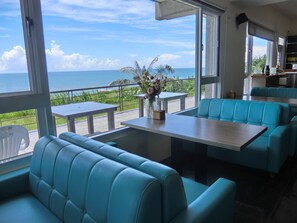 Colazione a base di specialità locali inclusa, servita tutte le mattine 